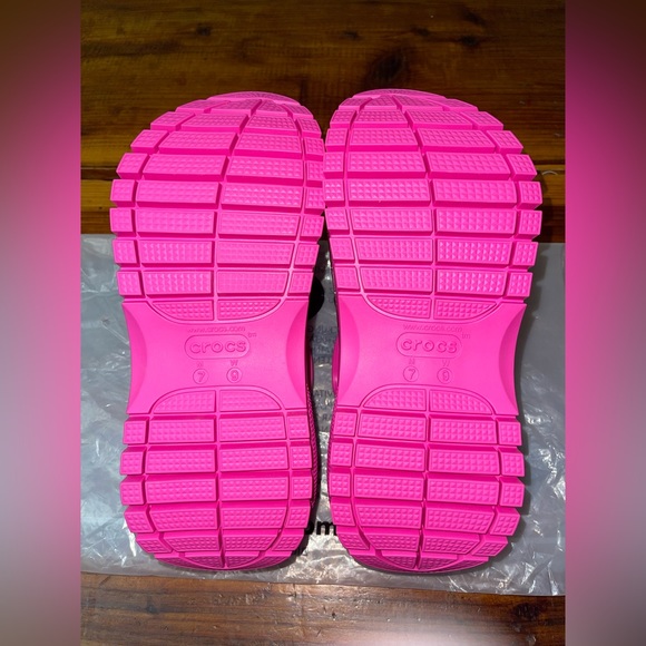 Crocs x Barbie Mega Crush Clog Limited Edition - Picture 8 of 9